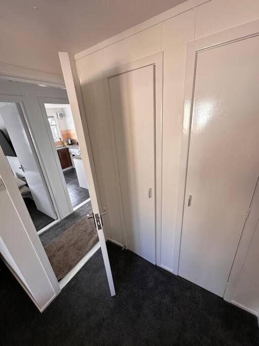 Semi-Detached Chalet - Uddingston, Glasgow ภายนอก รูปภาพ