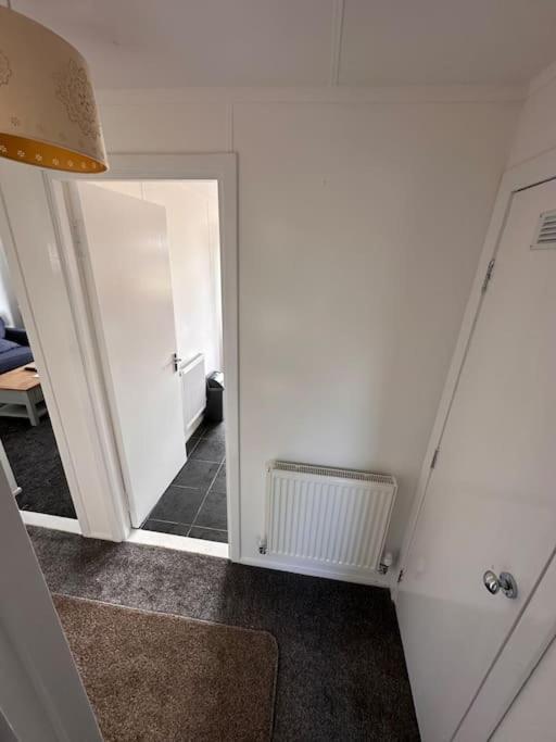 Semi-Detached Chalet - Uddingston, Glasgow ภายนอก รูปภาพ