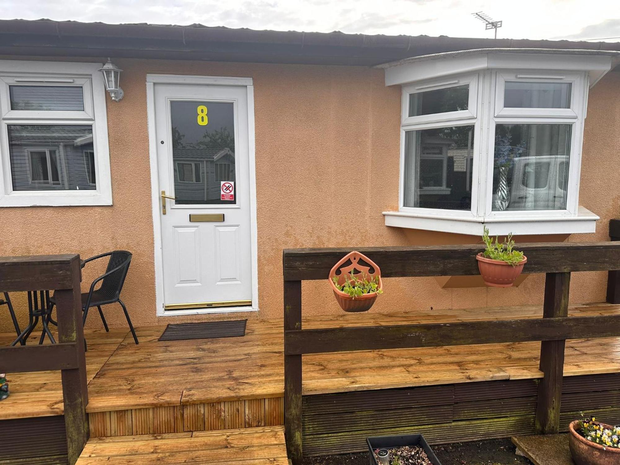 Semi-Detached Chalet - Uddingston, Glasgow ภายนอก รูปภาพ